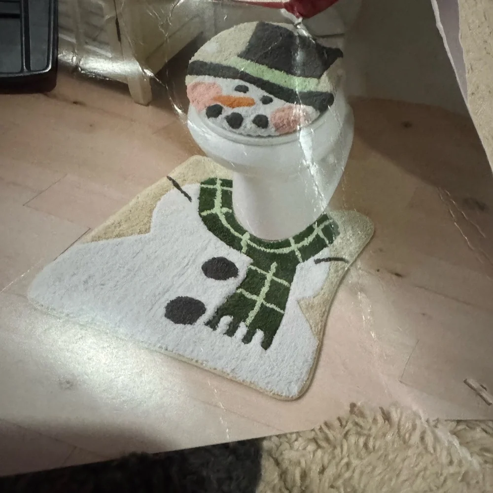 St. Nicholas square contour snowman bath rug set